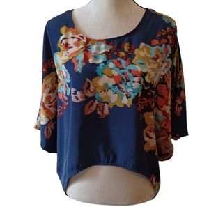 Crop flower blouse top with bat wing type sleeves